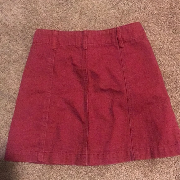 Red mini skirt - Picture 3 of 3